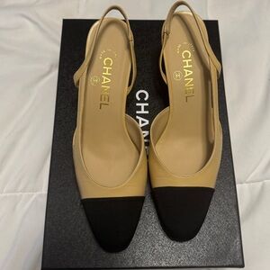 CHANEL Two-Tone Beige and Black Slingback Heels